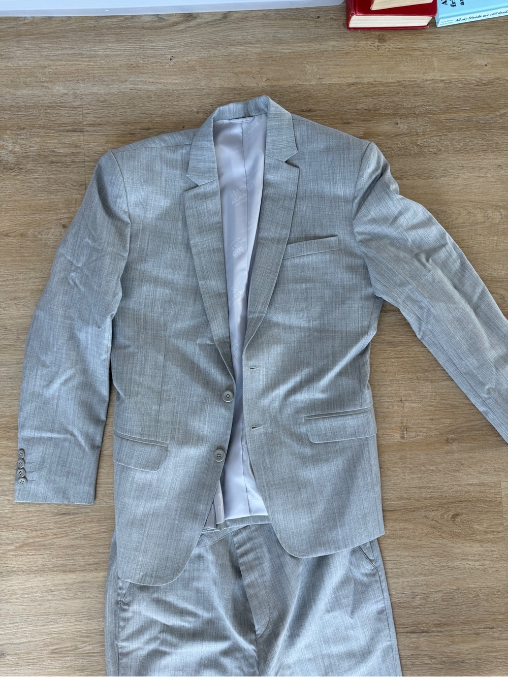 Men's Light Gray Two-Piece Suit - Classic Tailored Blazer & Trousers